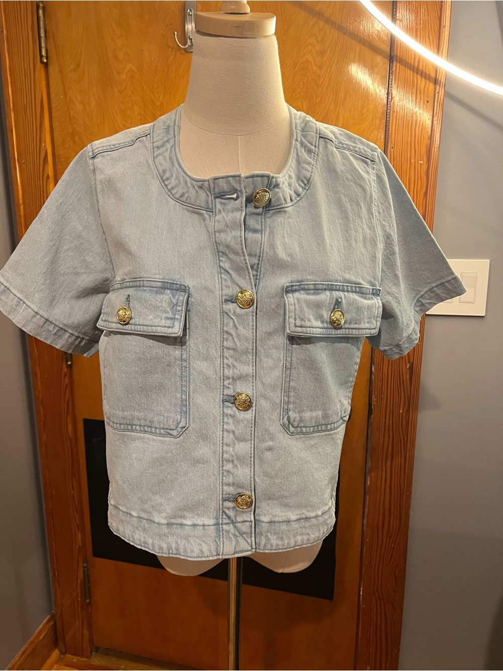 Light Wash Short-Sleeve cropped Denim Jacket with Gold Buttons